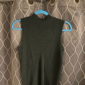 Melanie Lyne Sleeveless Green Ribbed Knit Top